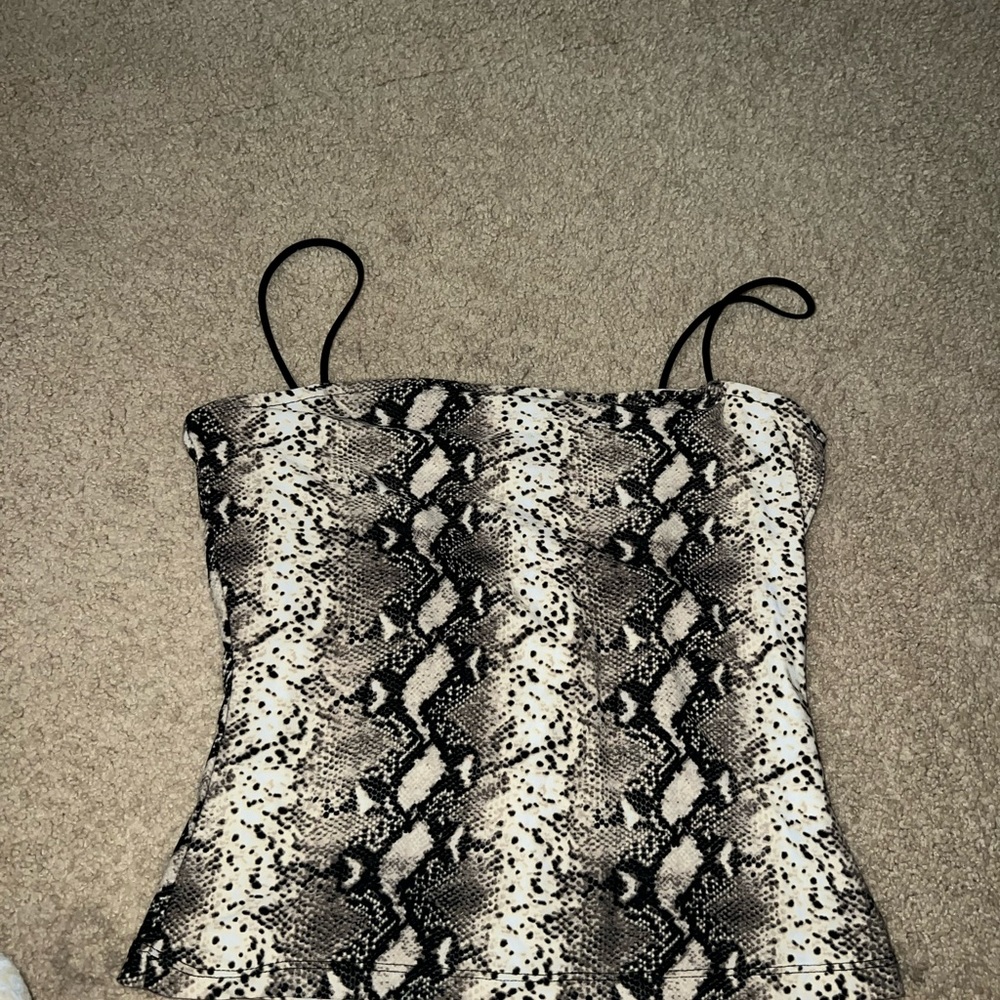 soft snake pattern tank